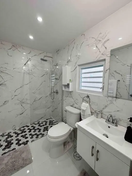 Apartment With Private Jacuzzi Near Gozalandia Waterfall سان سيباستيان